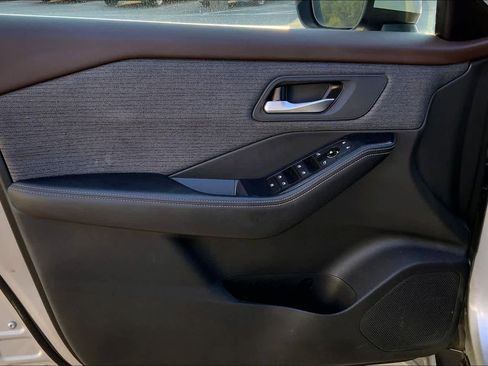 Used 2023 Nissan Rogue SV image 21