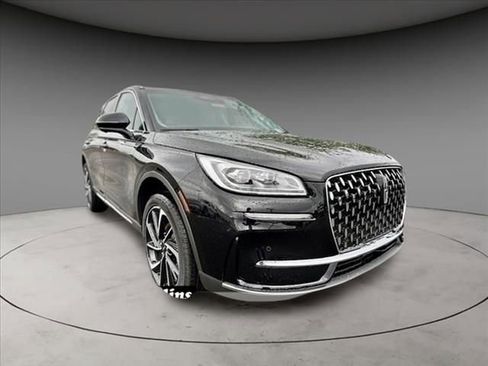 New 2024 Lincoln Corsair Reserve w/ Equipment Group 201A image 3