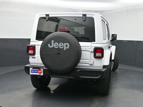 Used 2022 Jeep Wrangler Unlimited Sahara AWD/4WD image 41