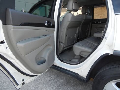 Used 2011 Jeep Grand Cherokee Laredo AWD/4WD image 30