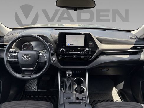 Used 2023 Toyota Highlander LE FWD image 10