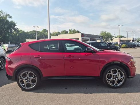 Used 2025 Alfa Romeo Tonale w/ Premium Package AWD/4WD image 2