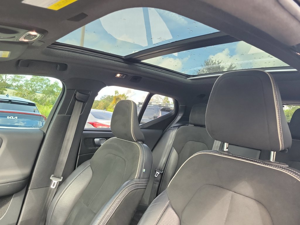 Used 2019 Volvo XC40 T5 R-Design AWD/4WD image 22