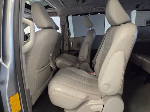 Used 2013 Toyota Sienna XLE w/ Premium Pkg FWD image 10