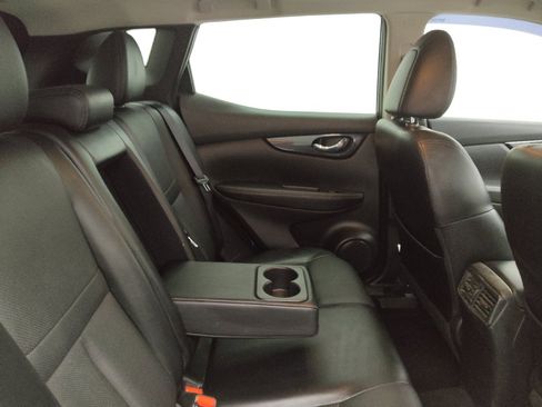 Used 2019 Nissan Rogue Sport SL w/ Premium Package FWD image 19