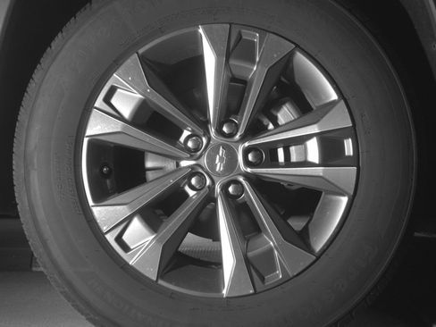 Used 2025 Chevrolet Equinox LT FWD image 13