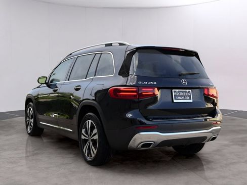 Used 2025 Mercedes-Benz GLB 250 4MATIC image 5