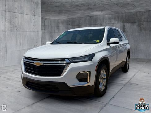 Used 2023 Chevrolet Traverse LS w/ Safety Package FWD image 2