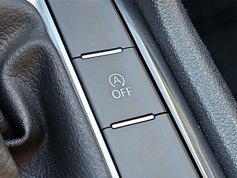 Used 2022 Volkswagen Tiguan SE w/ Panoramic Sunroof Package image 21