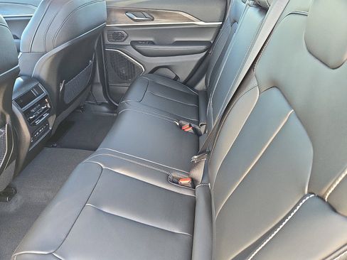 New 2026 Jeep Grand Cherokee Limited image 11