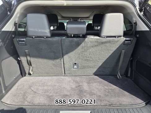 Used 2025 Toyota Highlander Platinum image 18