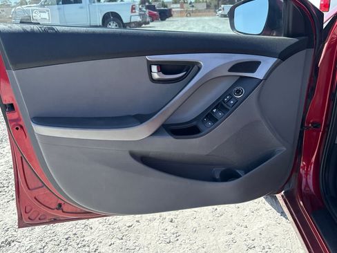 Used 2016 Hyundai Elantra SE FWD image 15