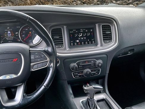 Used 2020 Dodge Charger SXT w/ Leather Interior Group image 6