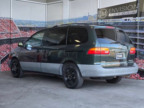 Used 2000 Toyota Sienna LE FWD image 6