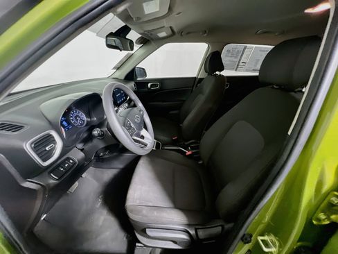 Used 2021 Hyundai Venue SE FWD image 14