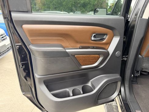 Used 2017 Nissan Titan Platinum Reserve AWD/4WD image 12
