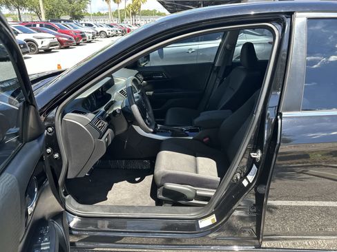 Used 2017 Honda Accord LX image 2