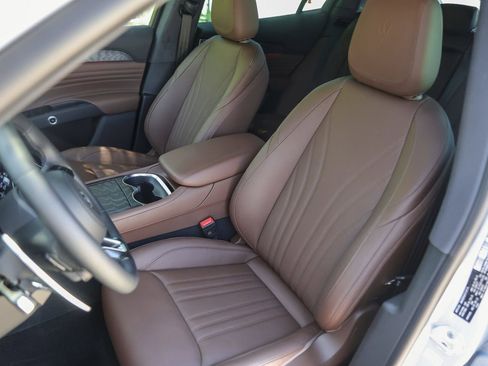 New 2026 Maserati Grecale Modena image 9