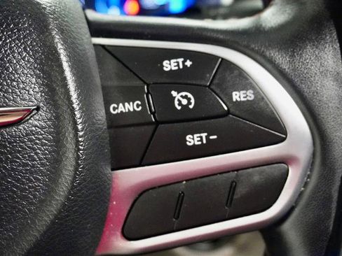 Used 2017 Chrysler Pacifica Touring-L Plus image 17