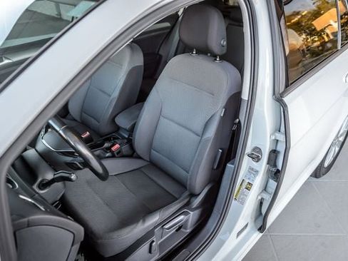 Used 2016 Volkswagen Golf S image 33