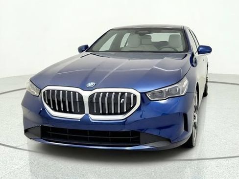 Used 2025 BMW i5 eDrive40i RWD image 3
