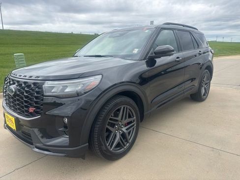 Used 2025 Ford Explorer ST AWD/4WD image 7
