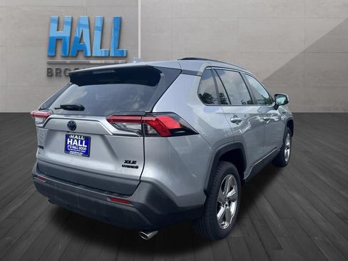 Used 2021 Toyota RAV4 XLE Premium AWD/4WD image 5