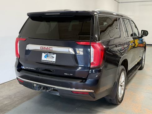 Used 2023 GMC Yukon XL SLT AWD/4WD image 7