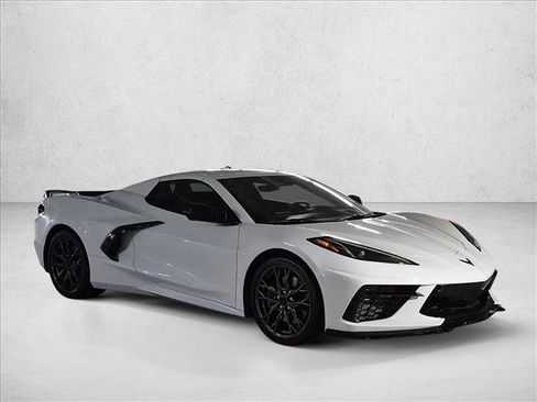 Used 2024 Chevrolet Corvette Stingray Premium Conv w/ Z51 Performance Package RWD image 3