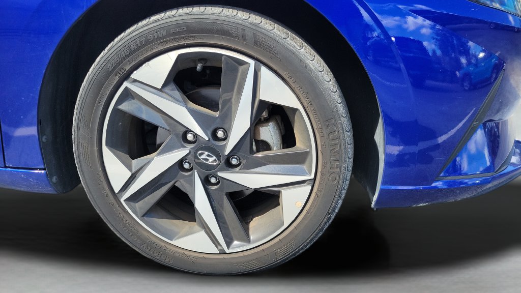 Used 2023 Hyundai Elantra SEL w/ Convenience Package FWD image 5
