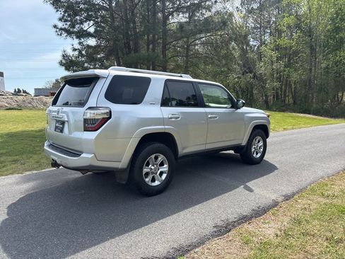 Used 2014 Toyota 4Runner SR5 image 5