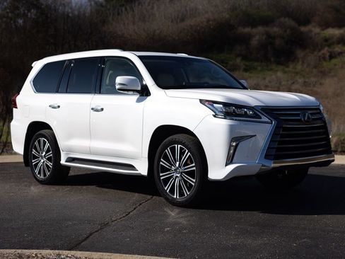 Used 2020 Lexus LX 570 4WD w/ Luxury Package image 11