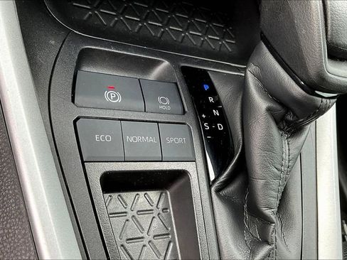 Used 2024 Toyota RAV4 LE image 17
