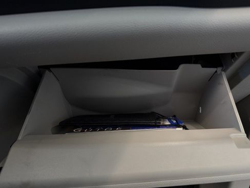 Used 2023 Chrysler Pacifica Touring-L FWD image 47