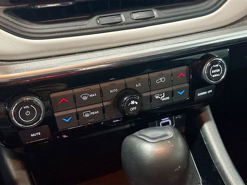 Used 2023 Jeep Compass Limited image 16