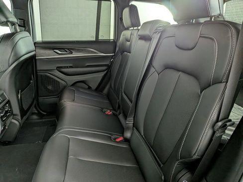 New 2025 Jeep Grand Cherokee Limited w/ Luxury Tech Group II image 34