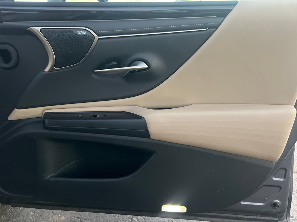 Used 2021 Lexus ES 250 w/ Luxury Package AWD/4WD image 18