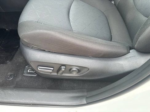 Used 2025 Toyota RAV4 XLE AWD/4WD image 14