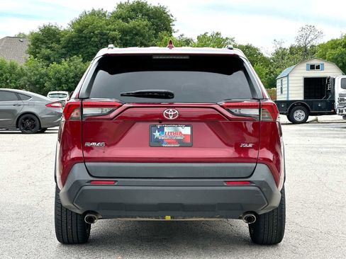 Used 2020 Toyota RAV4 XLE Premium FWD image 14