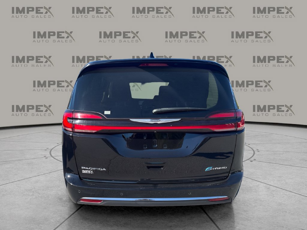 Used 2024 Chrysler Pacifica Limited FWD image 4