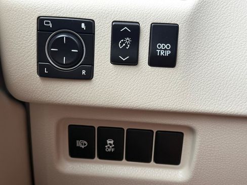 Used 2015 Lexus GX 460 w/ Premium Package AWD/4WD image 21