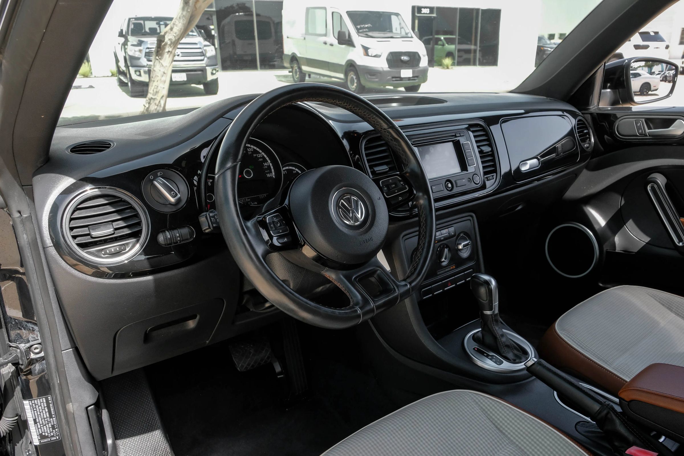 Used 2015 Volkswagen Beetle 1.8T Classic FWD image 15