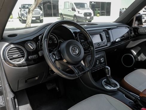 Used 2015 Volkswagen Beetle 1.8T Classic FWD image 15