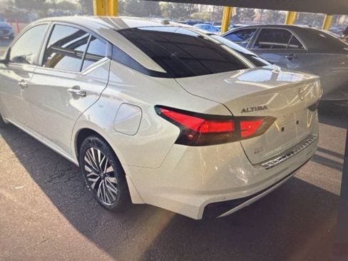 Used 2023 Nissan Altima 2.5 SV image 9