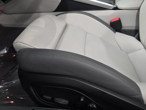 Certified 2025 Porsche 911 Carrera RWD image 25