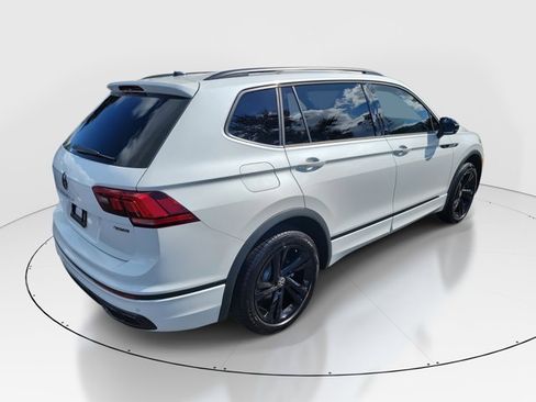 Used 2024 Volkswagen Tiguan SE R-Line image 34