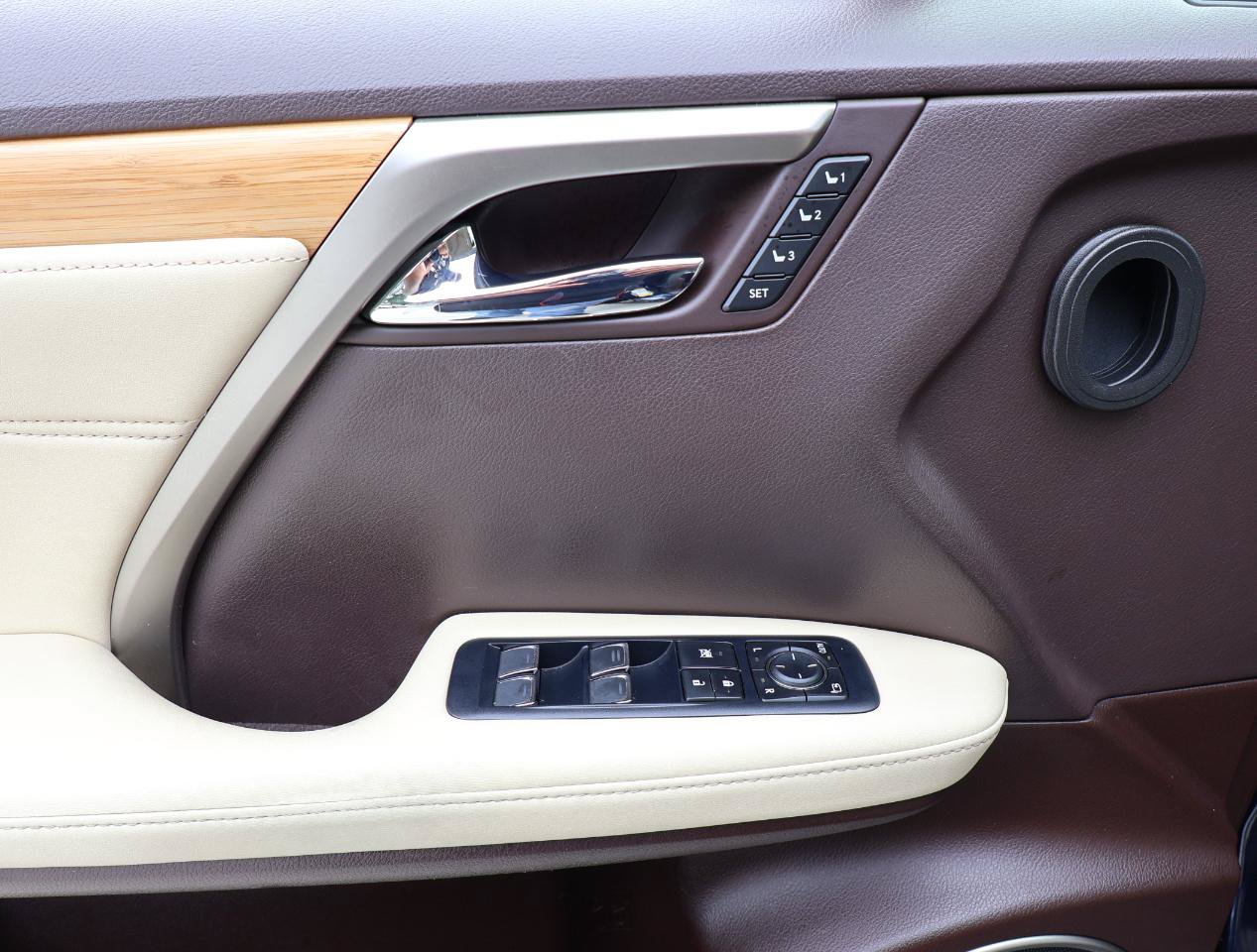 Used 2019 Lexus RX 350L FWD image 40
