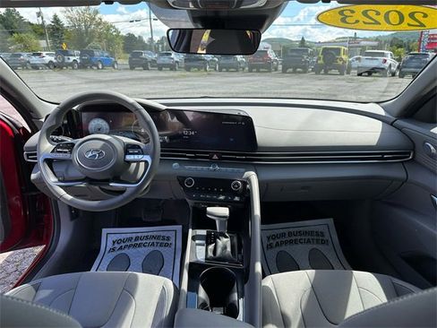 Used 2023 Hyundai Elantra SEL w/ Convenience Package image 11