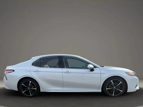 Used 2020 Toyota Camry XSE FWD image 4