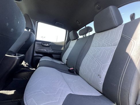 Used 2022 Toyota Tacoma TRD Off-Road w/ Technology Package AWD/4WD image 34